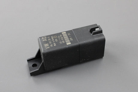 VW Crafter Amarok Audi Q5 2.0 TDI glow plug control unit 04L907281B