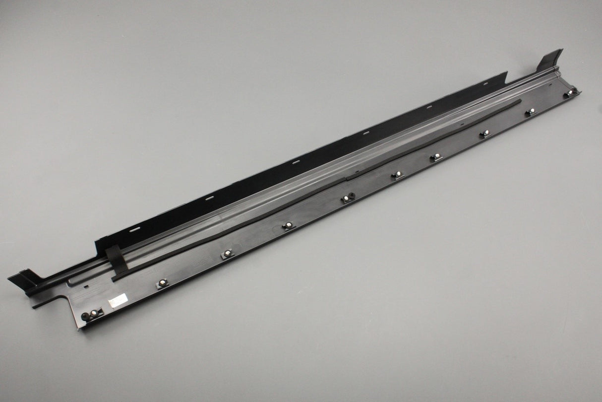 Land Rover Discovery 5 Range Rover Sport side skirt trim (left) LR048269