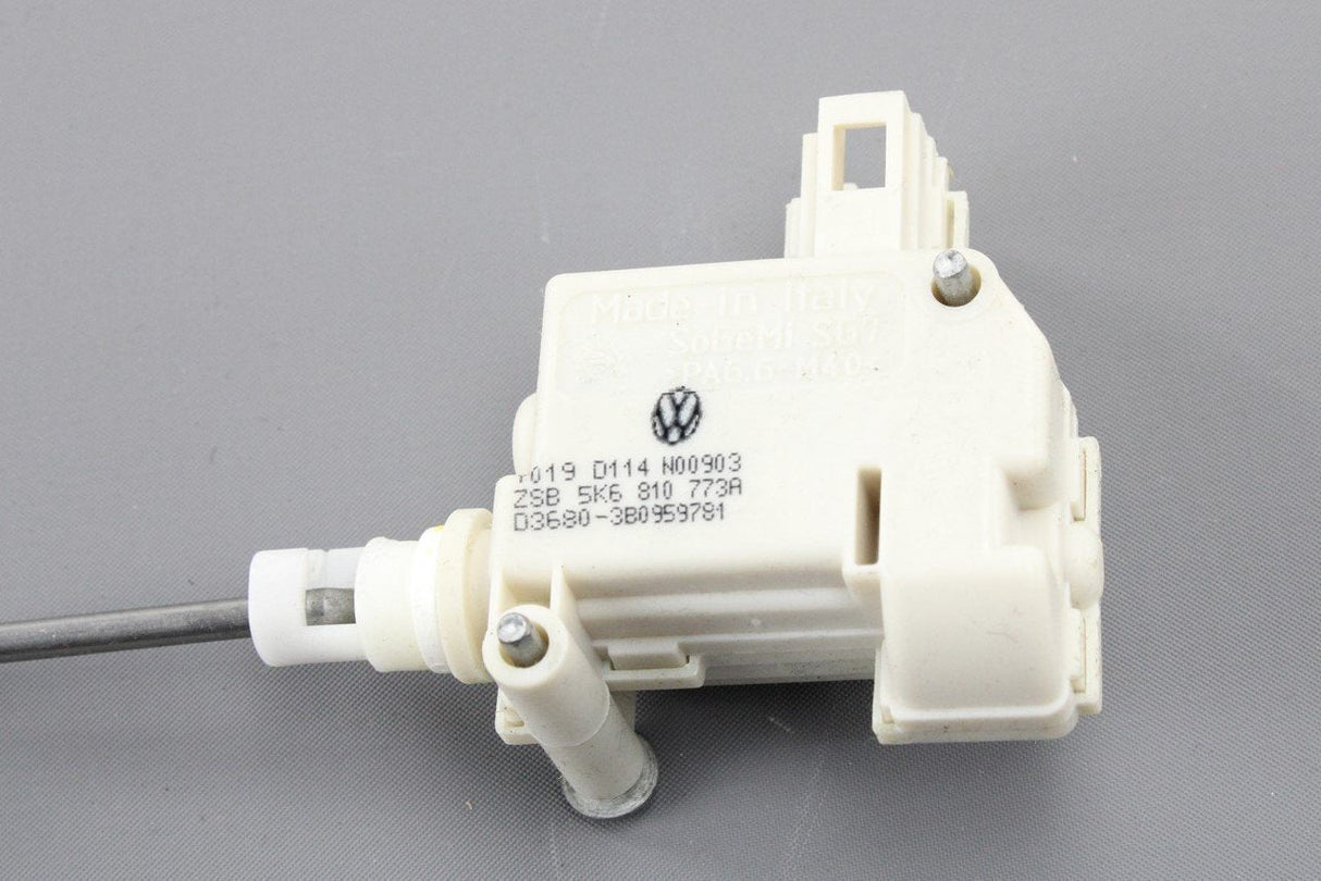 VW Golf MK6 2009-13 Fuel filler flap solenoid actuator 5K6810773A