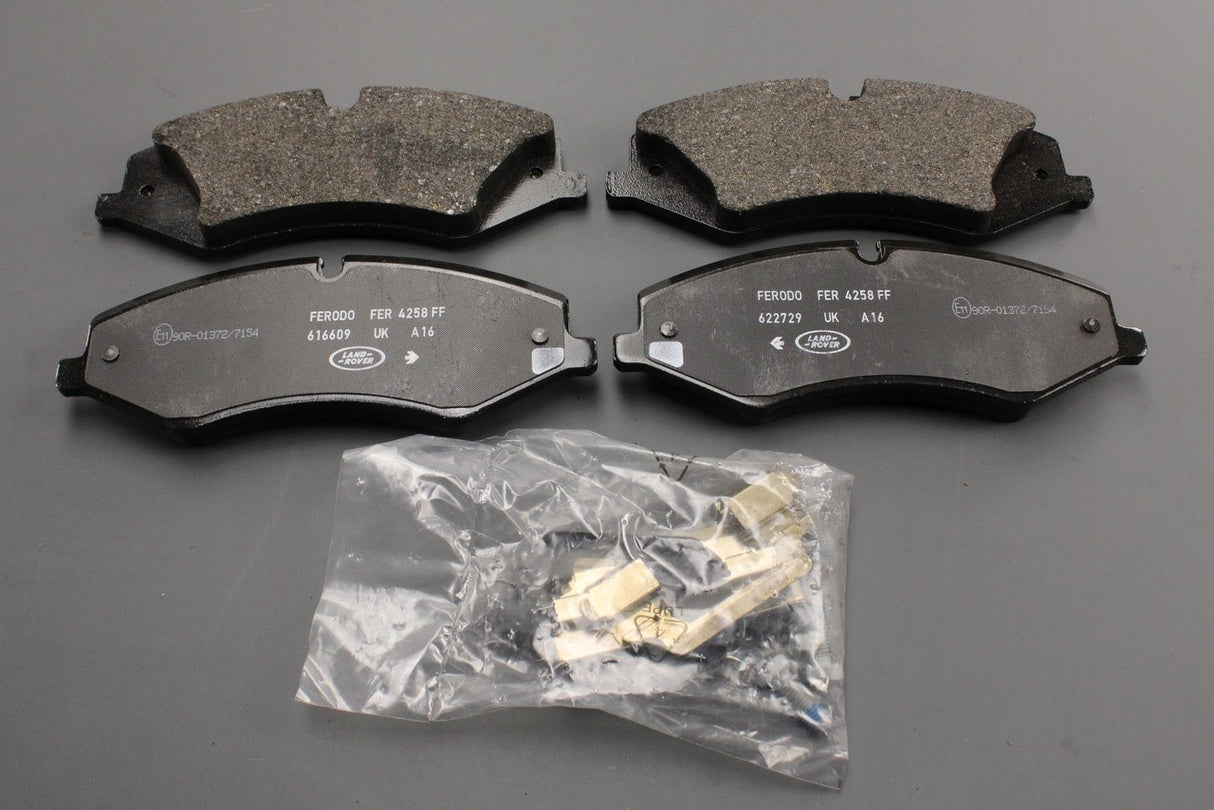 Range Rover 2010-2012 brake pad kit (front) LR026221