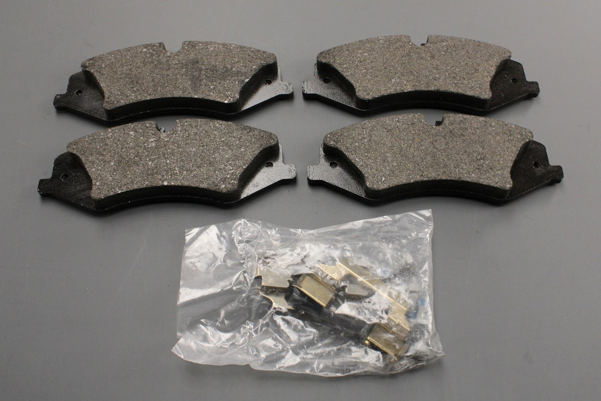 Range Rover 2010-2012 brake pad kit (front) LR026221