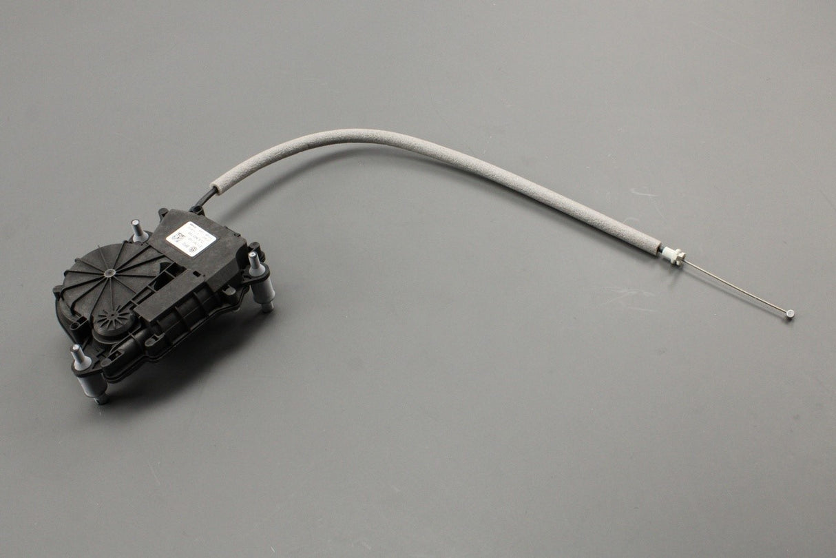 VW Transporter 20-on sliding door power latching motor (right) 7LA843746