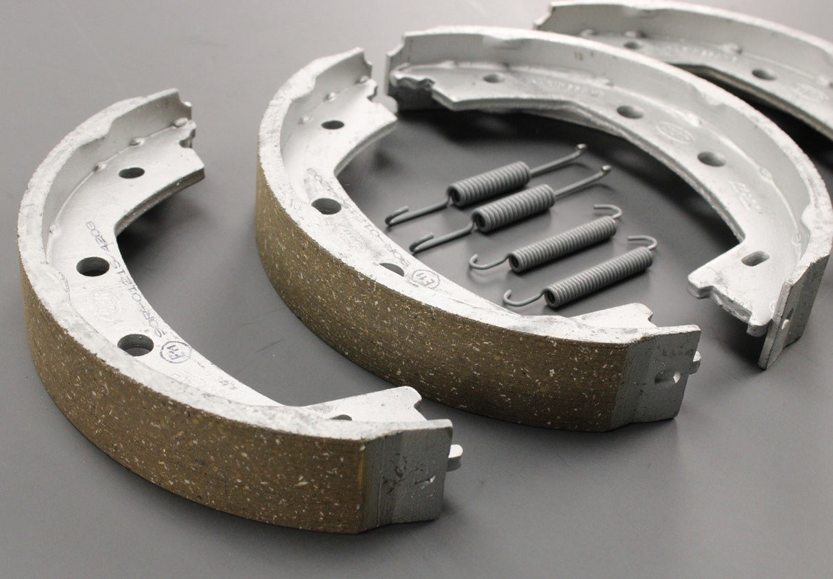 Land Rover Freelander 2 2006-2014 handbrake shoes kit LR001020
