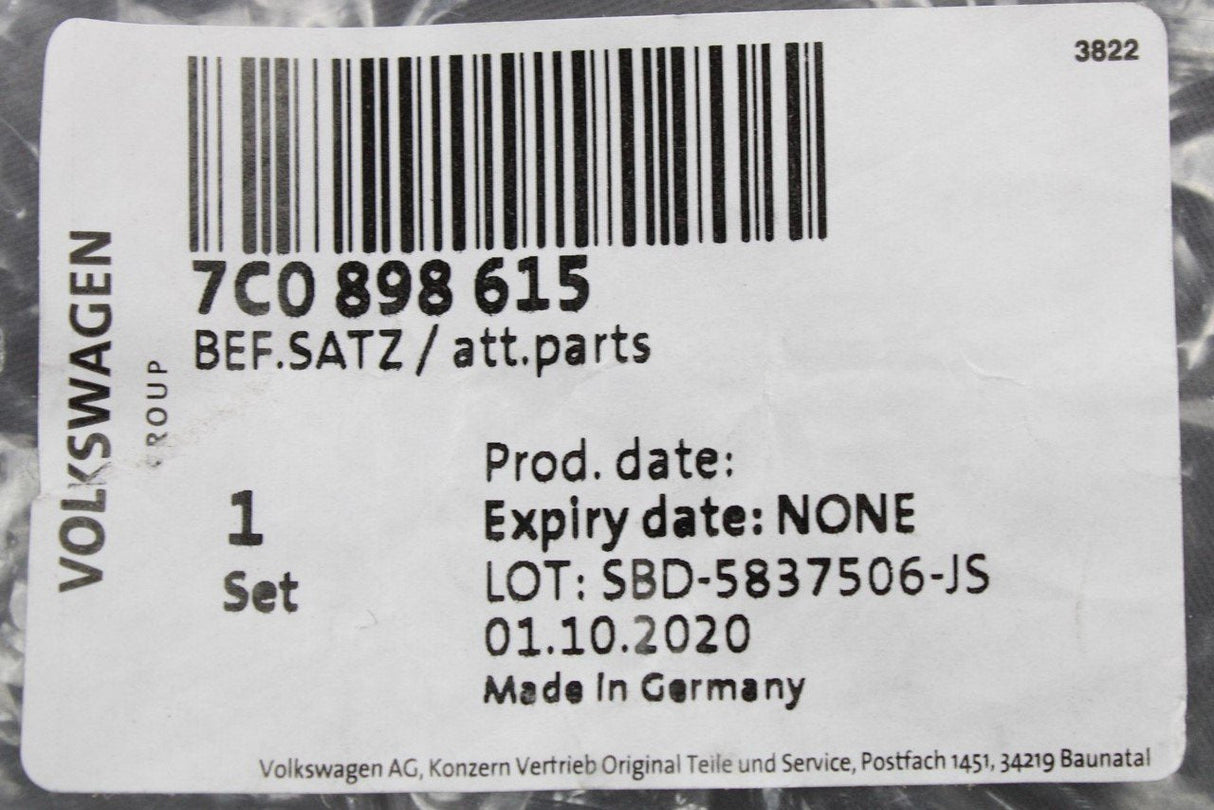 VW Crafter 2017-on attachment parts set for bonnet 7C0898615