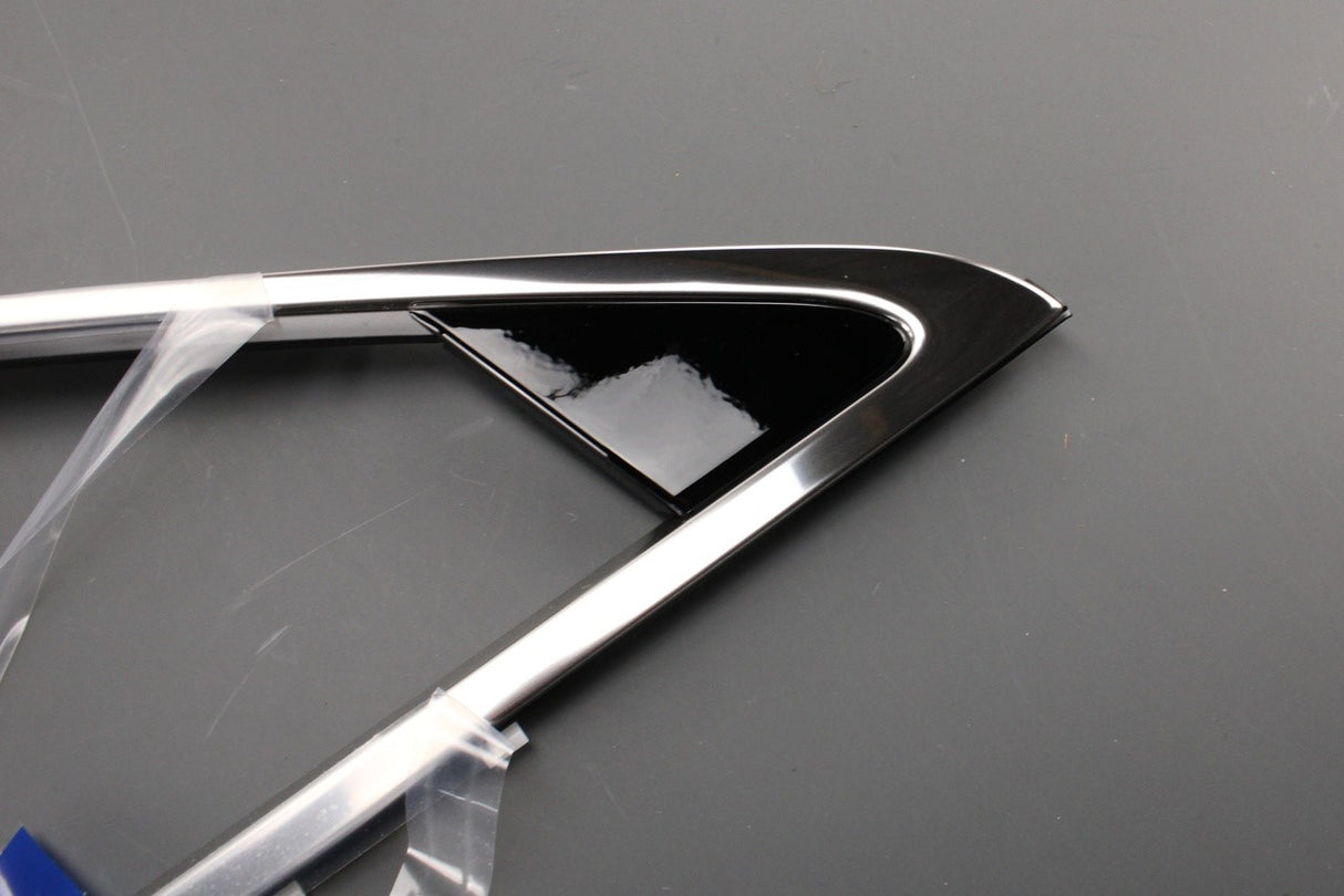 Lexus NX 2014-21 door window moulding trim (front right) 75071-78010