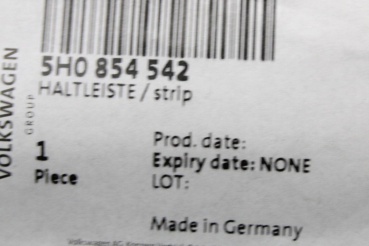 VW Golf R MK8 2020-on windscreen retaining strip (right) 5H0854542