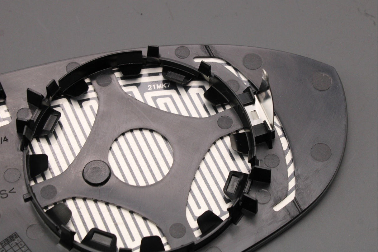 VW Touran 2016-on Golf SV 14-20 RHD wing mirror glass (left) 510857521A