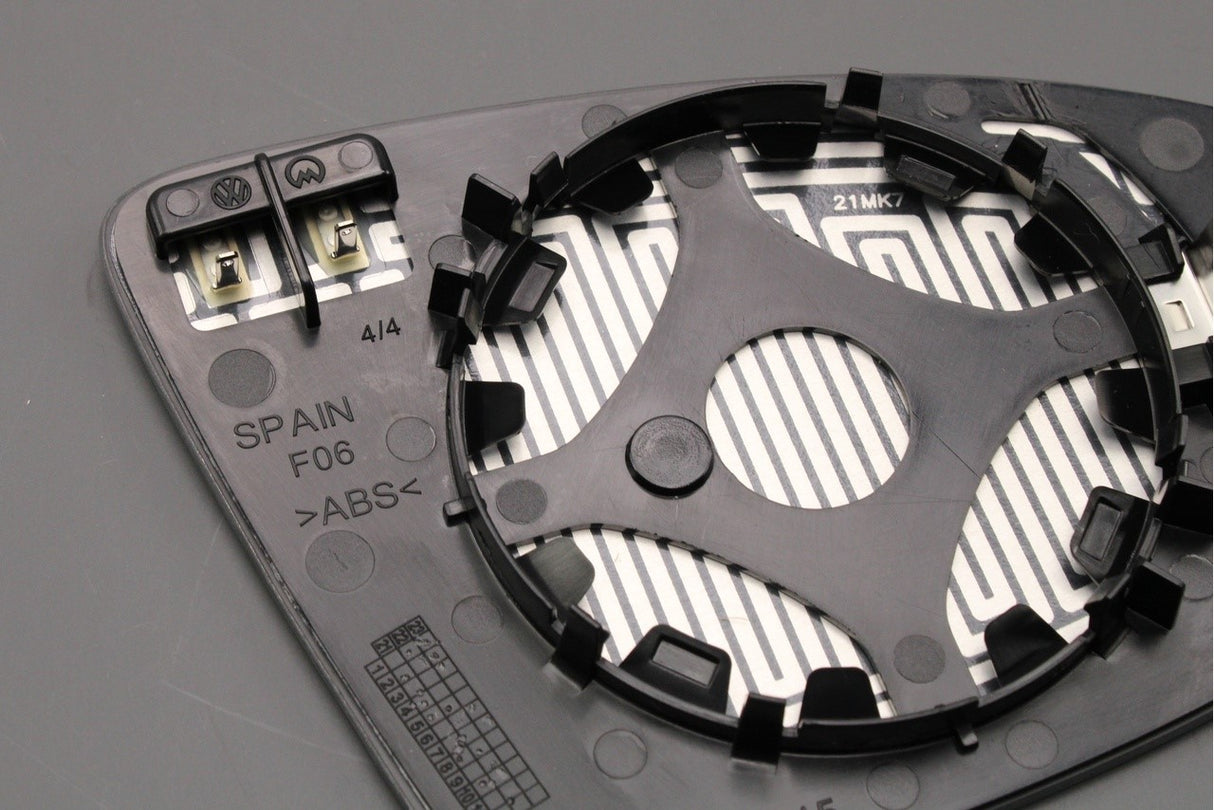 VW Touran 2016-on Golf SV 14-20 RHD wing mirror glass (left) 510857521A