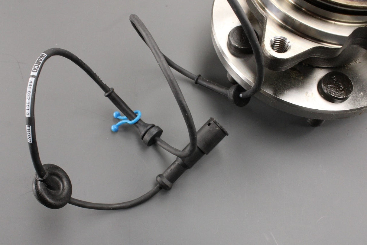 Land Rover Discovery 2 1998-04 wheel hub & ABS sensor (front) TAY100060