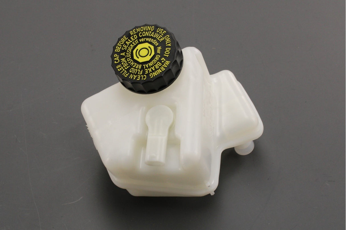 Mercedes-Benz C-Class 2007-2015 brake fluid reservoir (RHD) A2044300102