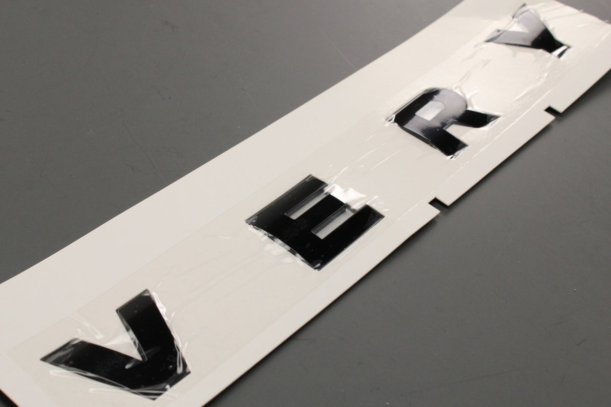 Land Rover Discovery 4 2010-2016 'VERY' emblem badge (front) LR051558