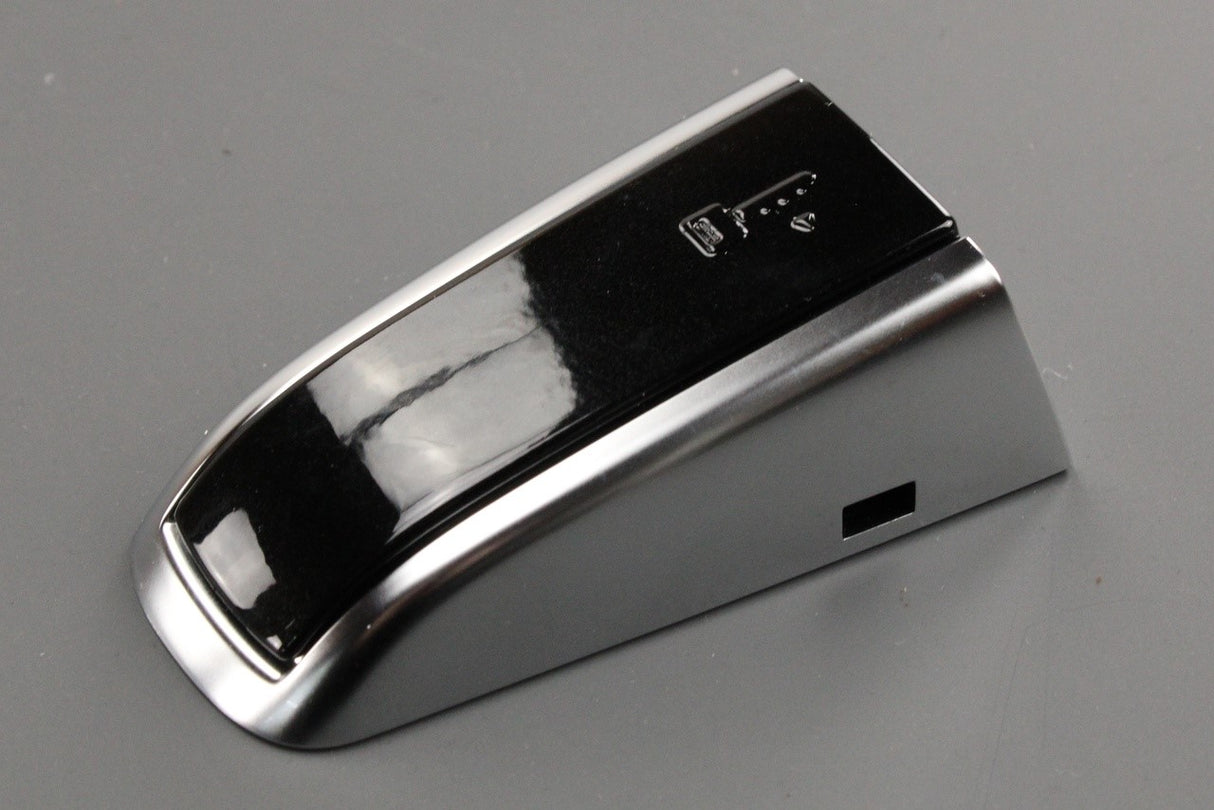 Land Rover Discovery 5 door handle cover cap (front right) LR054991