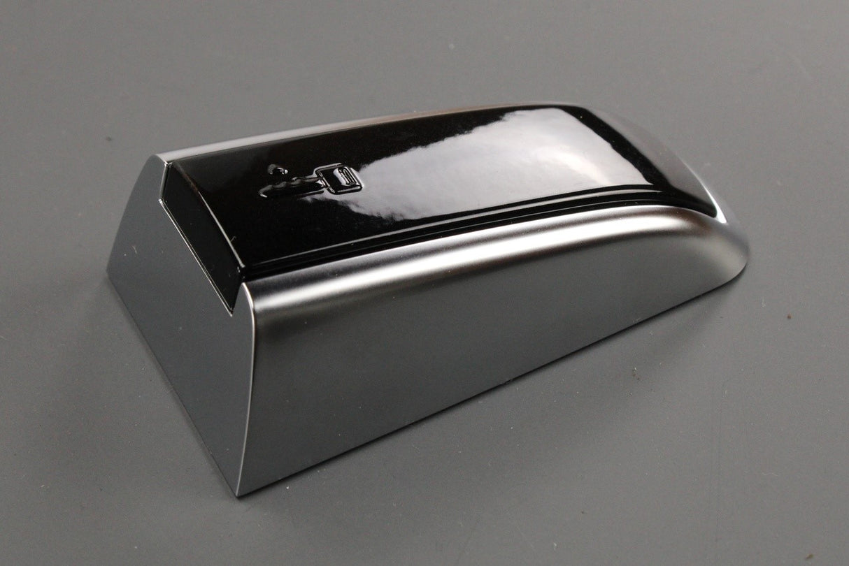 Land Rover Discovery 5 door handle cover cap (front right) LR054991