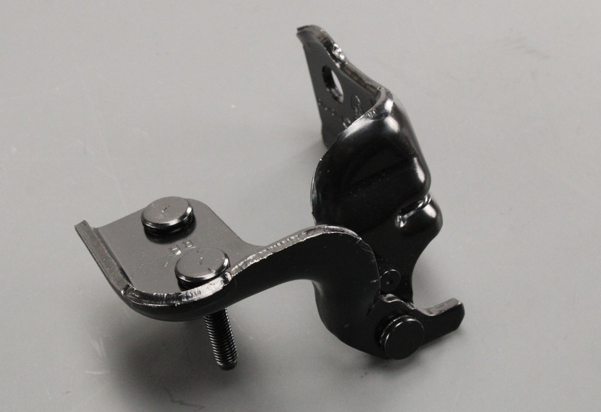 Land Rover Discovery 5 2017-on boot lid/tailgate hinge (right) LR080293