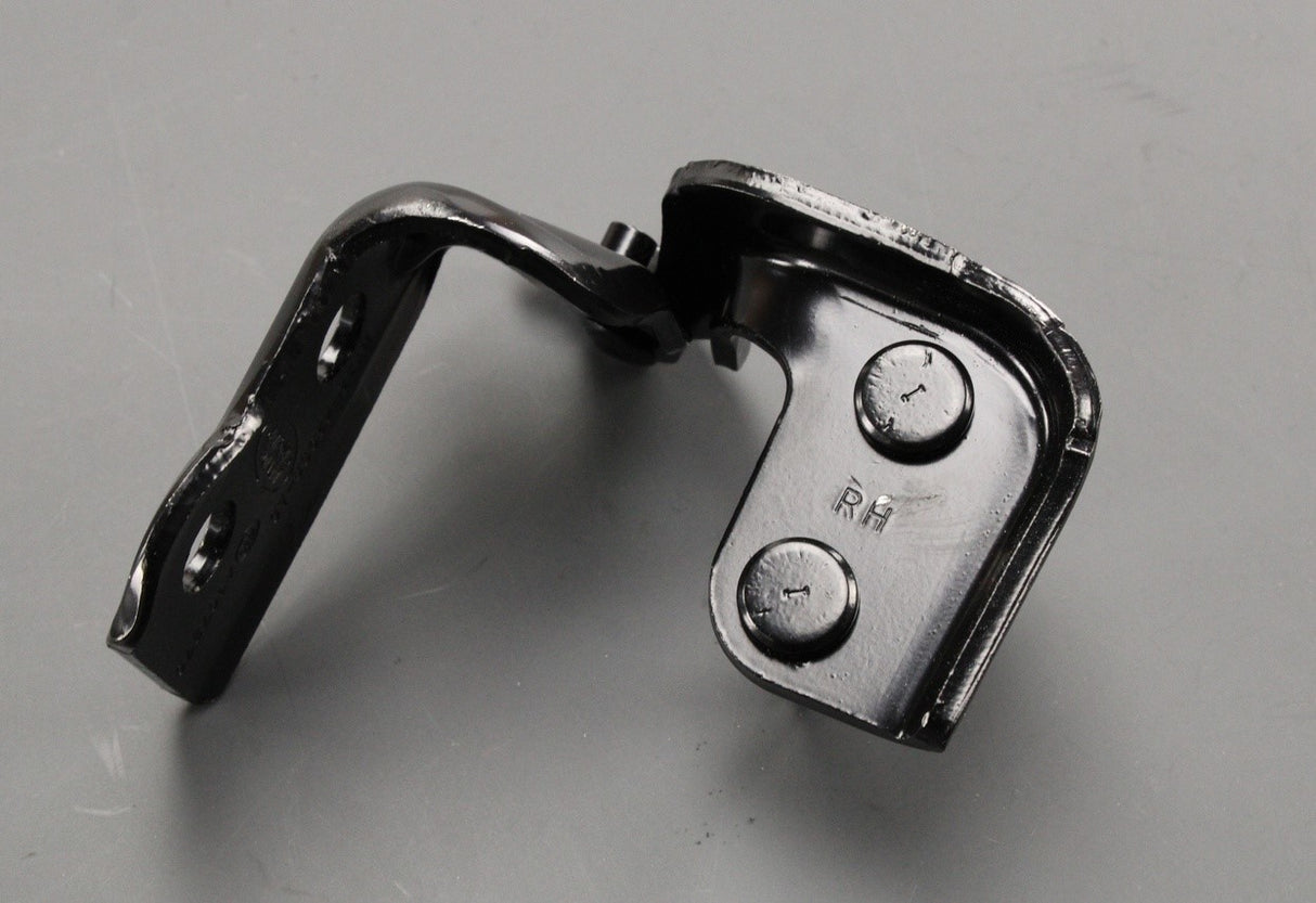 Land Rover Discovery 5 2017-on boot lid/tailgate hinge (right) LR080293