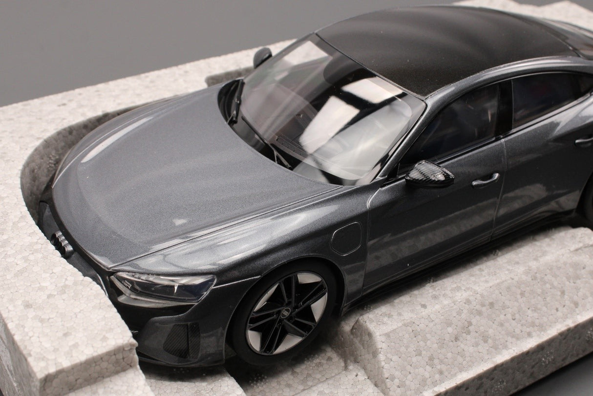 Audi RS e-Tron GT 1:18 model car (daytona grey) 5012120051