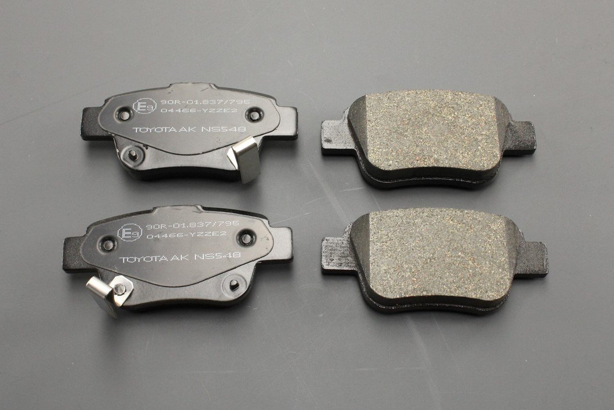 Toyota Avensis Corolla Verso brake pads (rear) 04466-YZZE2