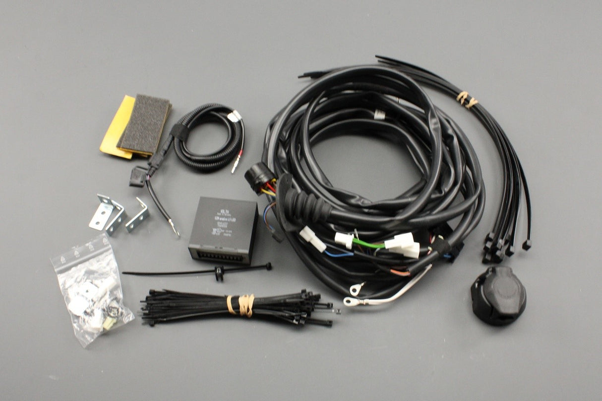 Toyota Hilux 7 pin tow bar wiring harness kit PW5D0-0K003