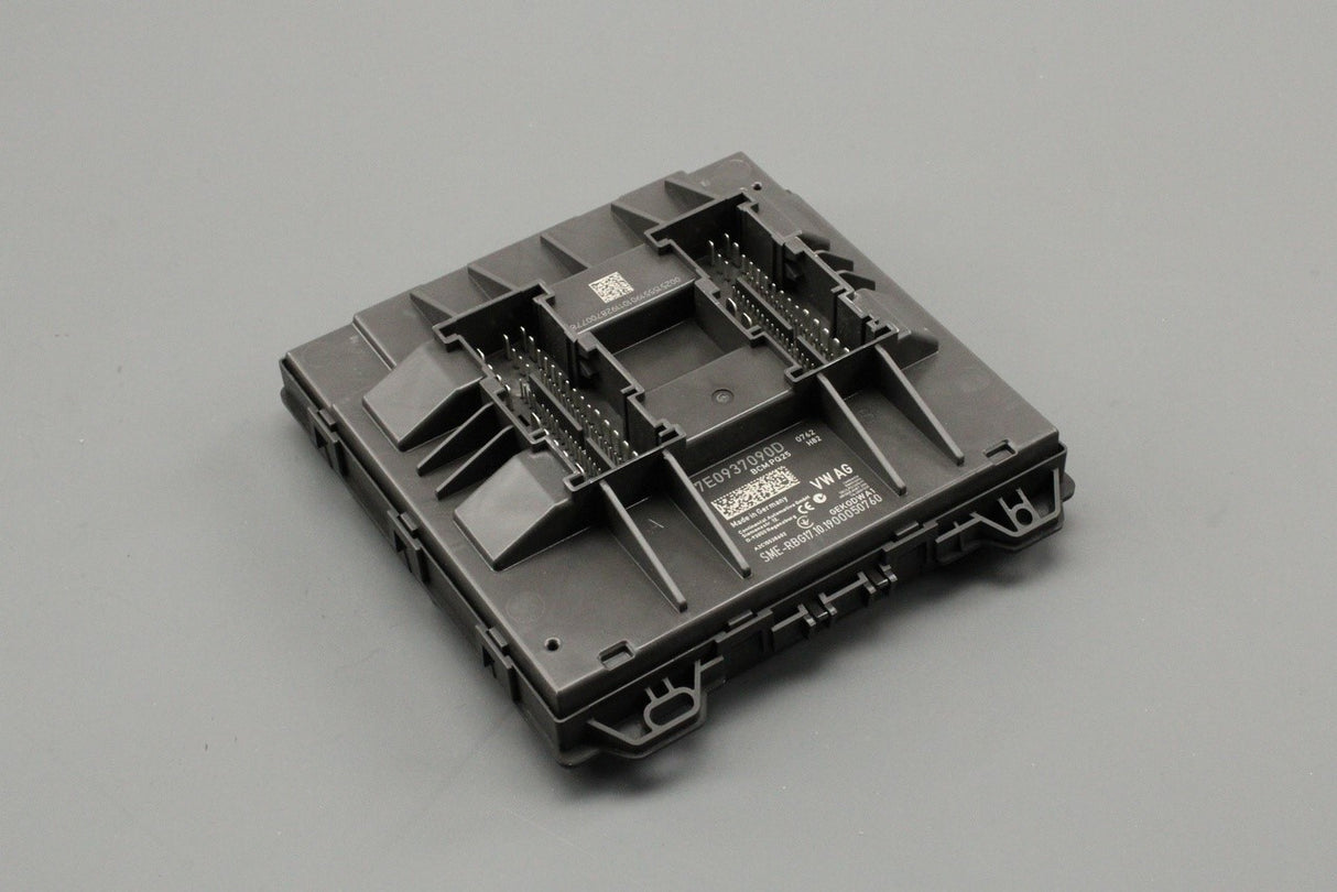 VW Transporter T6 2016-2020 body control module (BCM) 7E0937090D 03R