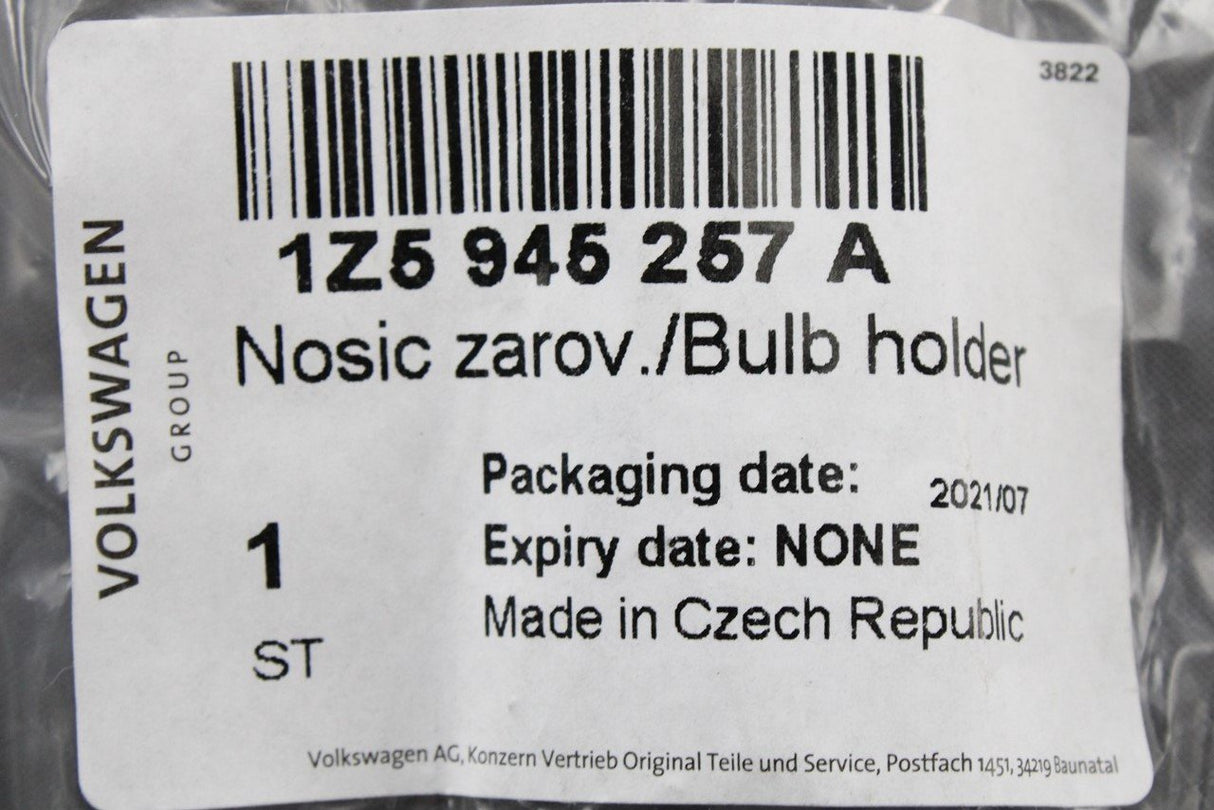 Skoda Octavia saloon 1Z 2004-13 rear bulb holder (left) 1Z5945257A