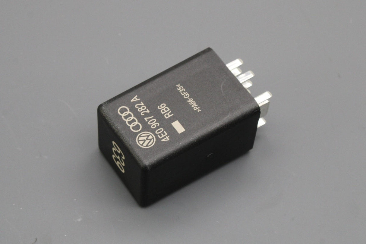VW Touareg Audi A4 2.7 3.0 TDI glow plug relay control unit 4E0907282A