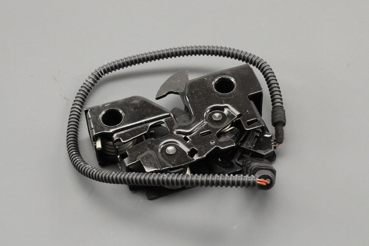 VW Golf MK7.5 Passat B8 Tiguan Multivan bonnet lid lock catch 5G1823509C
