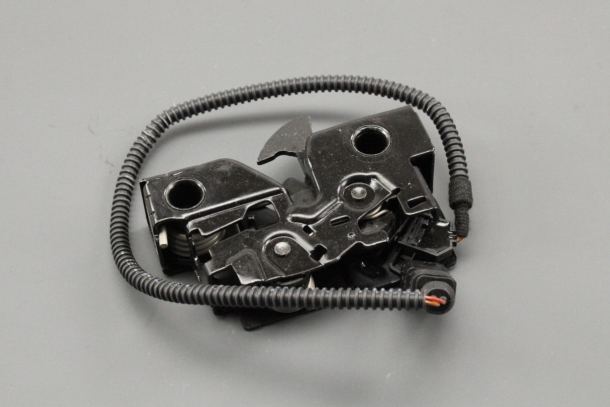 VW Golf MK7.5 Passat B8 Tiguan Multivan bonnet lid lock catch 5G1823509C