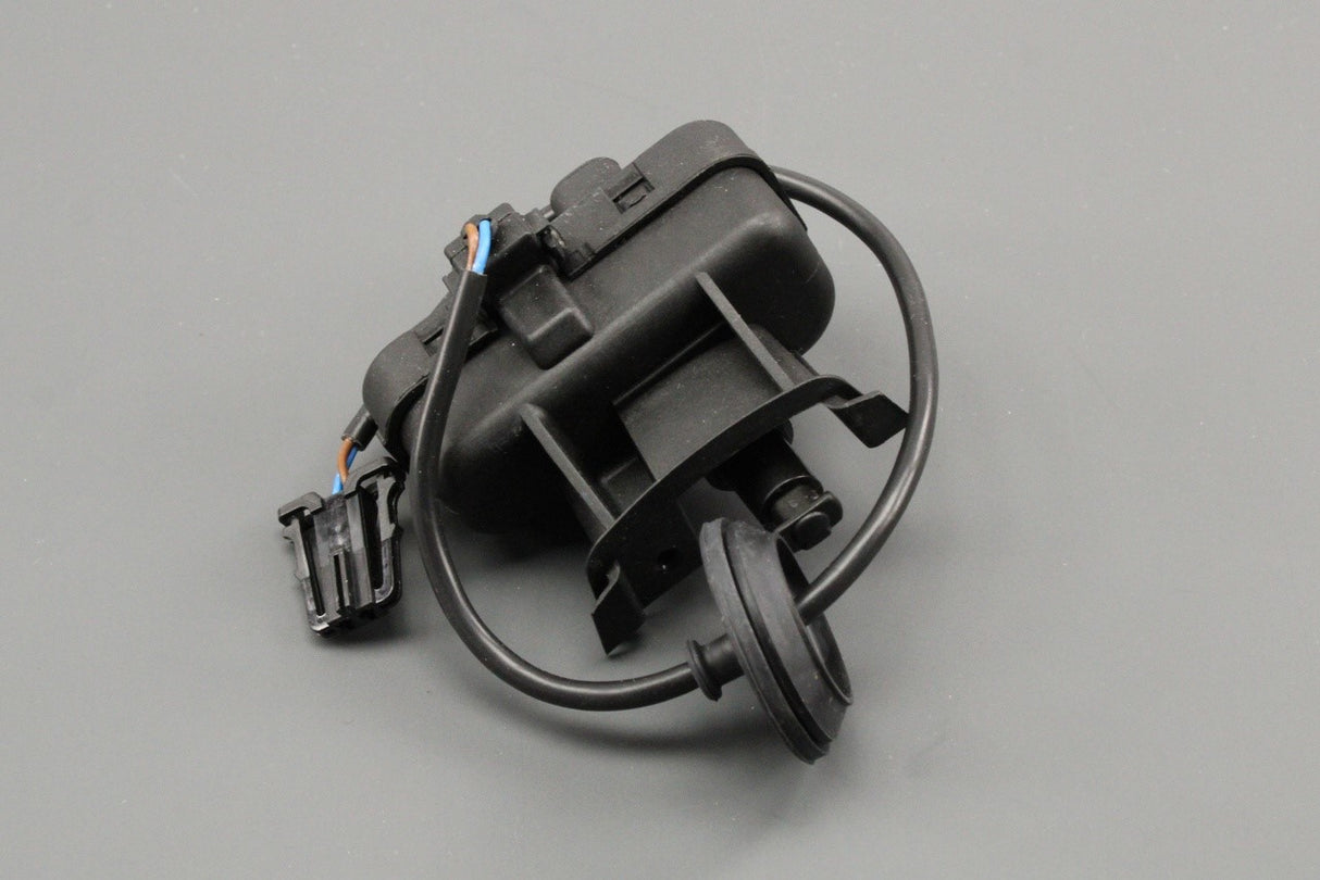 VW Golf Estate Scirocco Tiguan fuel filler flap actuator 5N0810773F