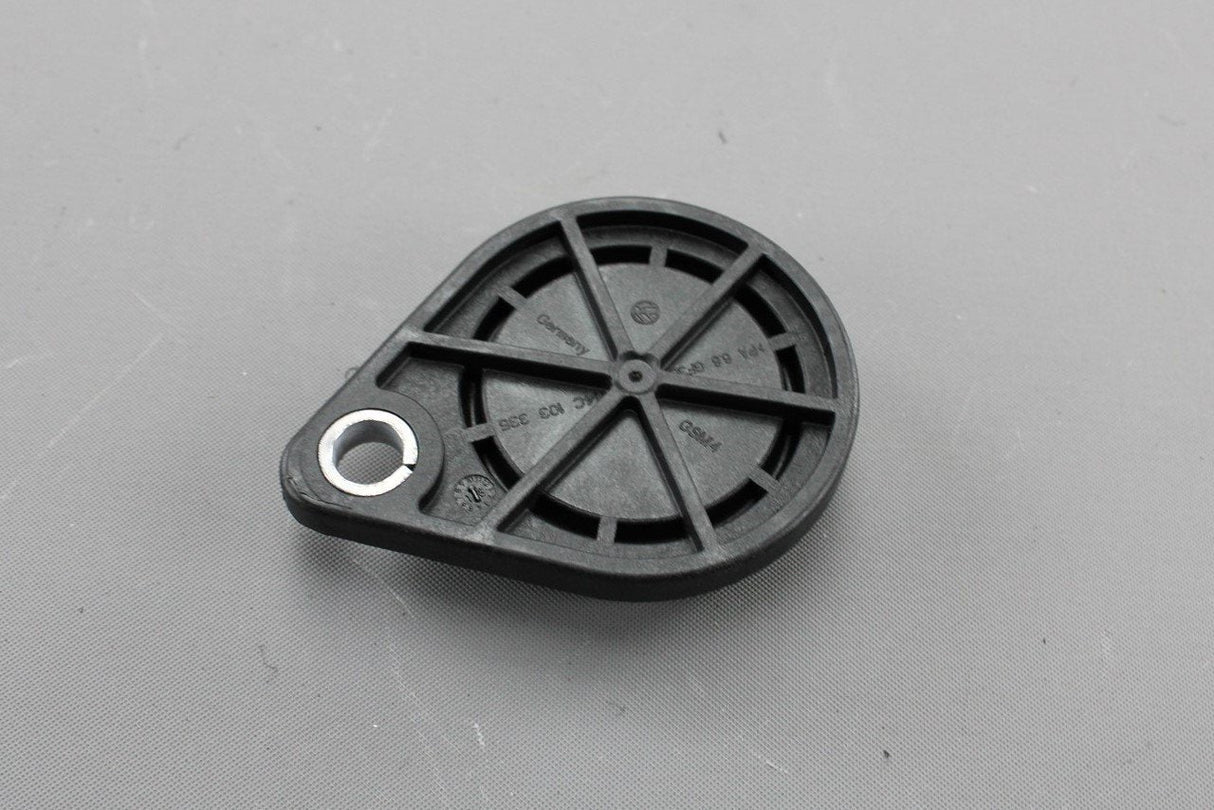 VW Audi Skoda SEAT inlet camshaft rocker cover end cap (1.0L) 04C103335