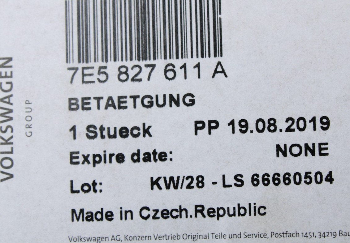 VW Transporter T5.1 T6 tailgate boot lid actuator (rear) 7E5827611A
