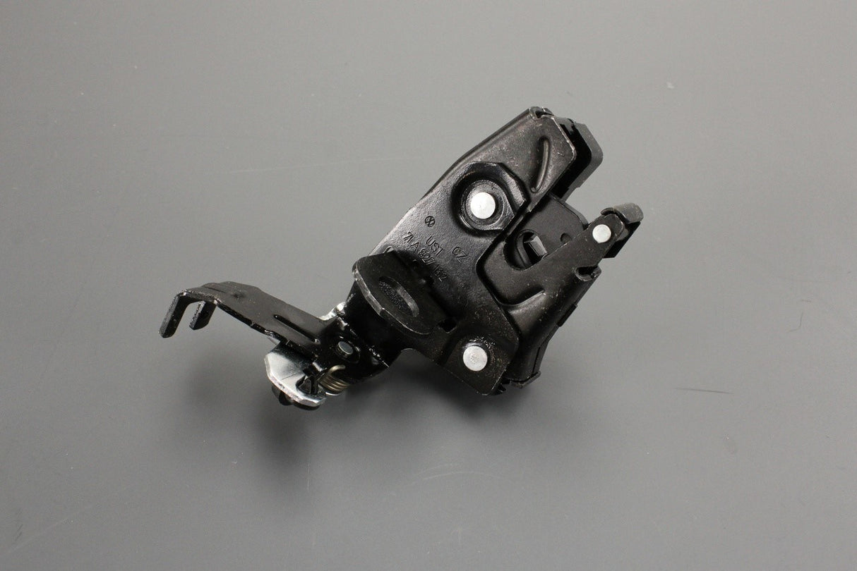 VW Transporter T6.1 ID.Buzz rear upper wing door latch (right) 7LA827162