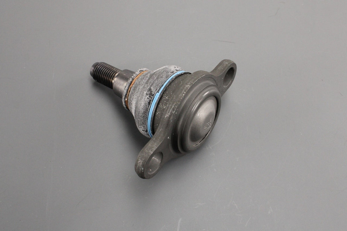 VW Transporter T5 T5.1 T6 T6.1 front lower arm ball joint T32 7E8407361