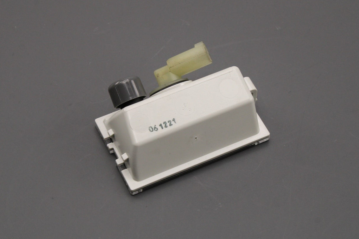 Land Rover Discovery 3 4 Freelander 2 05-16 number plate light XFC500040