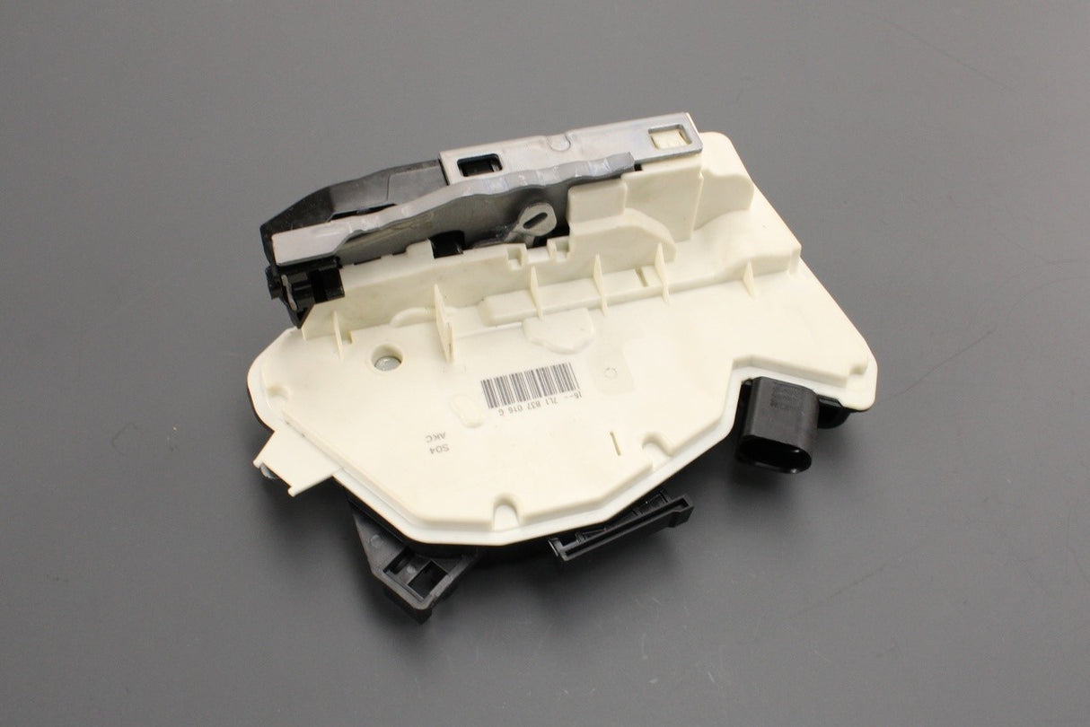 VW Transporter T6.1 20-on Multivan T7 front door lock (right) 7L1837016G