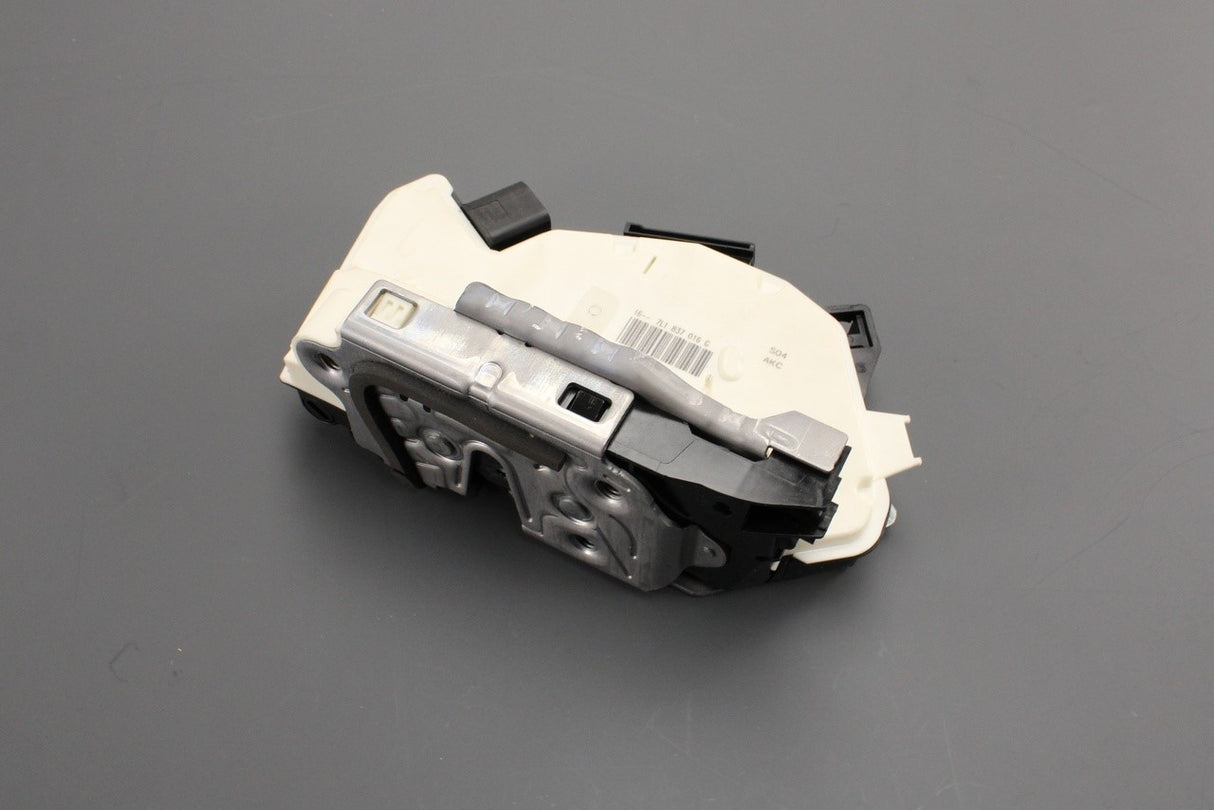 VW Transporter T6.1 20-on Multivan T7 front door lock (right) 7L1837016G