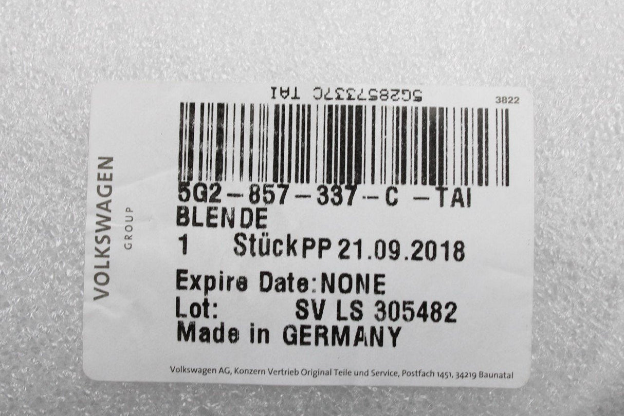 VW Golf MK7 7.5 centre console stowage compartment lid 5G2857337C TAI