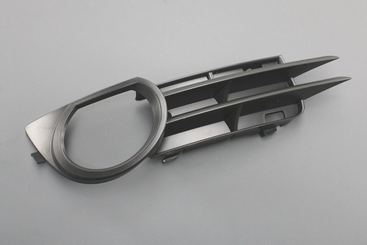 Audi A3 8P 2004-2008 front bumper fog light grille (right) 8P3807682A