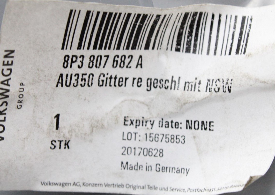 Audi A3 8P 2004-2008 front bumper fog light grille (right) 8P3807682A