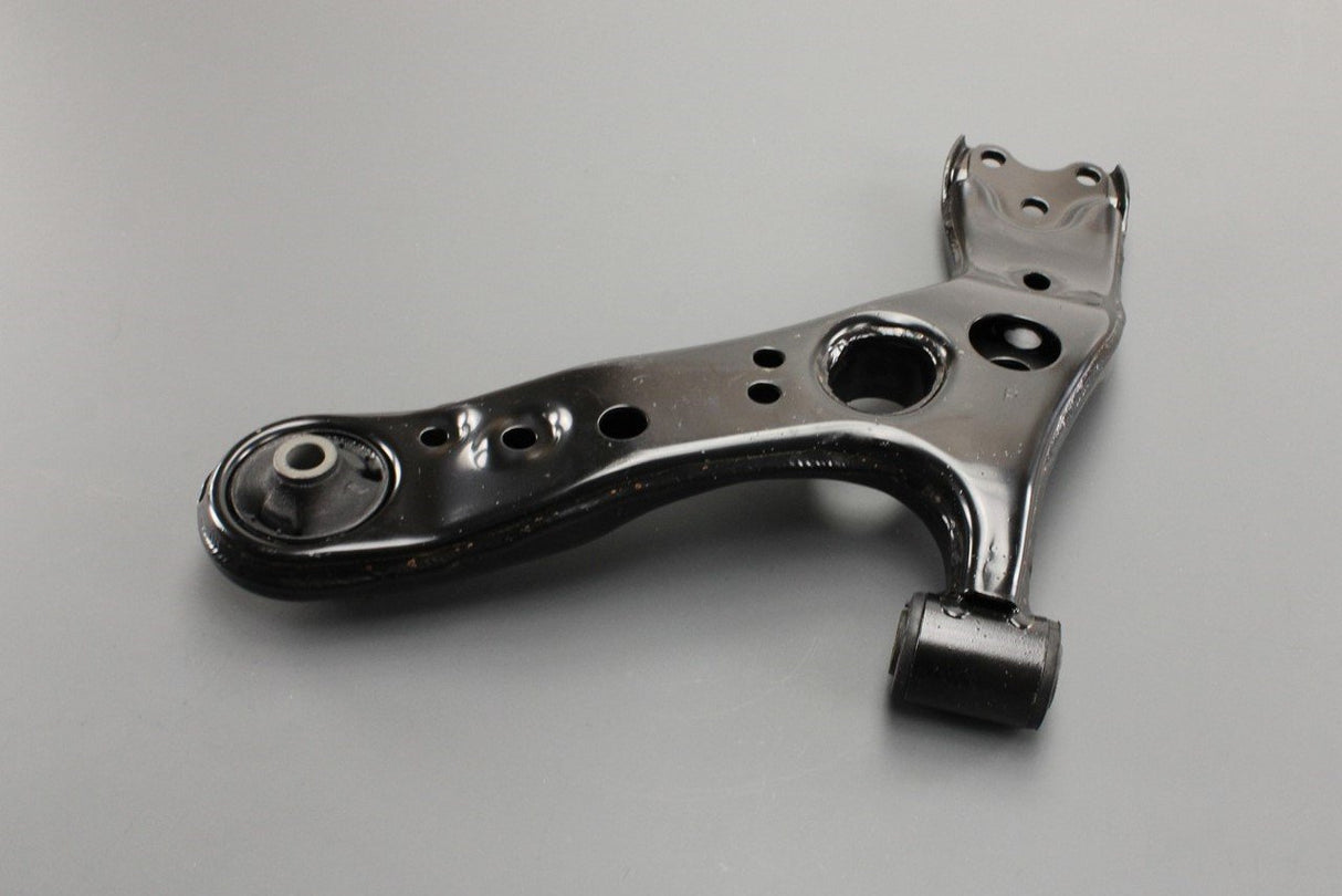 Toyota Prius 09-16 Lexus lower control arm (front right) 48068-47050