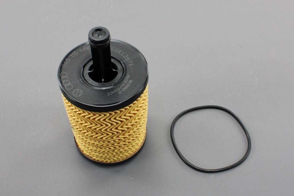 VW Golf MK4 MK5 R32 R36 Touareg Passat oil filter for VR5 VR6 070115562