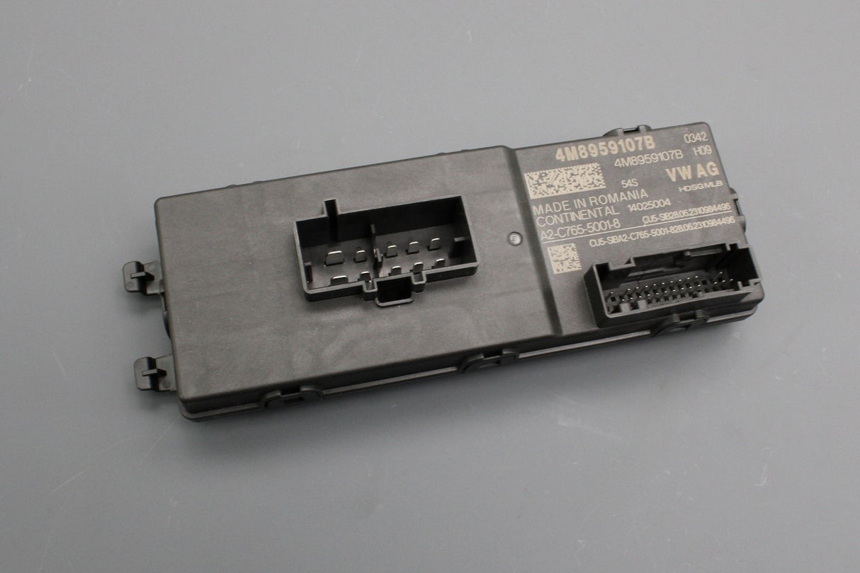 VW Touareg Audi A4 A6 Q7 Q8 tailgate boot lid control module 4M8959107B