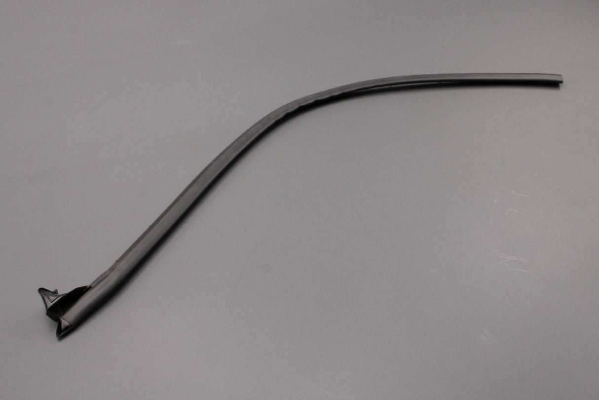 VW Golf MK7 13-16 MK7.5 17-20 front outer door seal (right) 5G4837652B