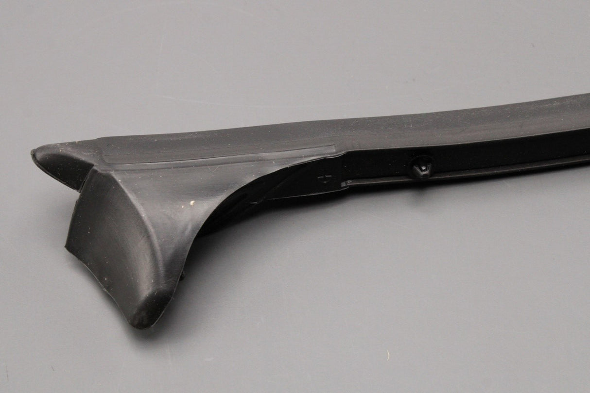 VW Golf MK7 13-16 MK7.5 17-20 front outer door seal (right) 5G4837652B