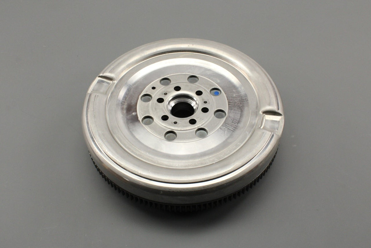 VW Transporter T6.1 2020-2024 dual-mass flywheel 04L105266AK