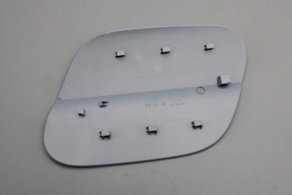 VW Passat B9 Skoda Superb fuel filler flap cover (primed) 3J0809909 GRU