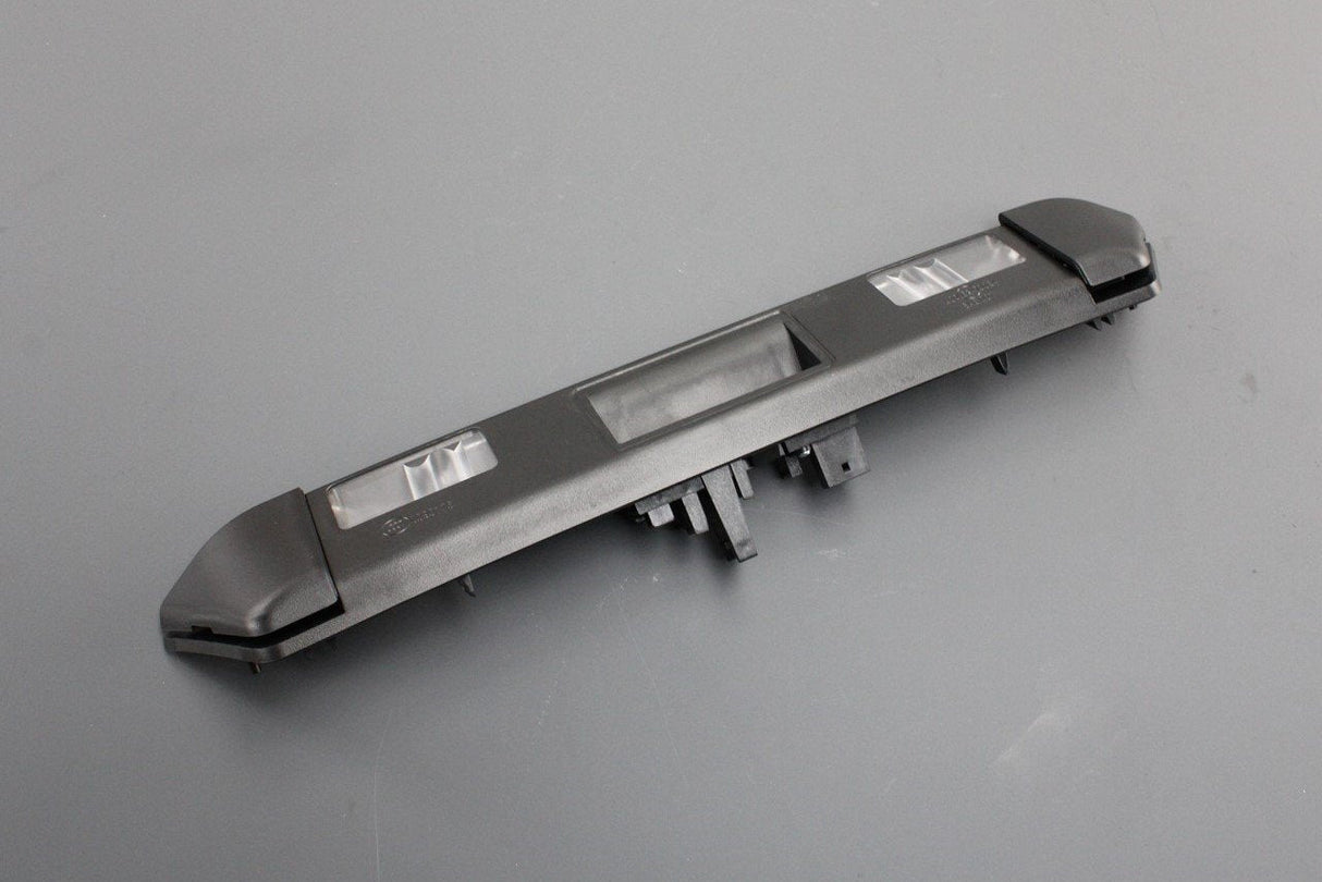 Audi TT TTS TTRS 15- boot handle number plate light bar 8S0827574B 9B9