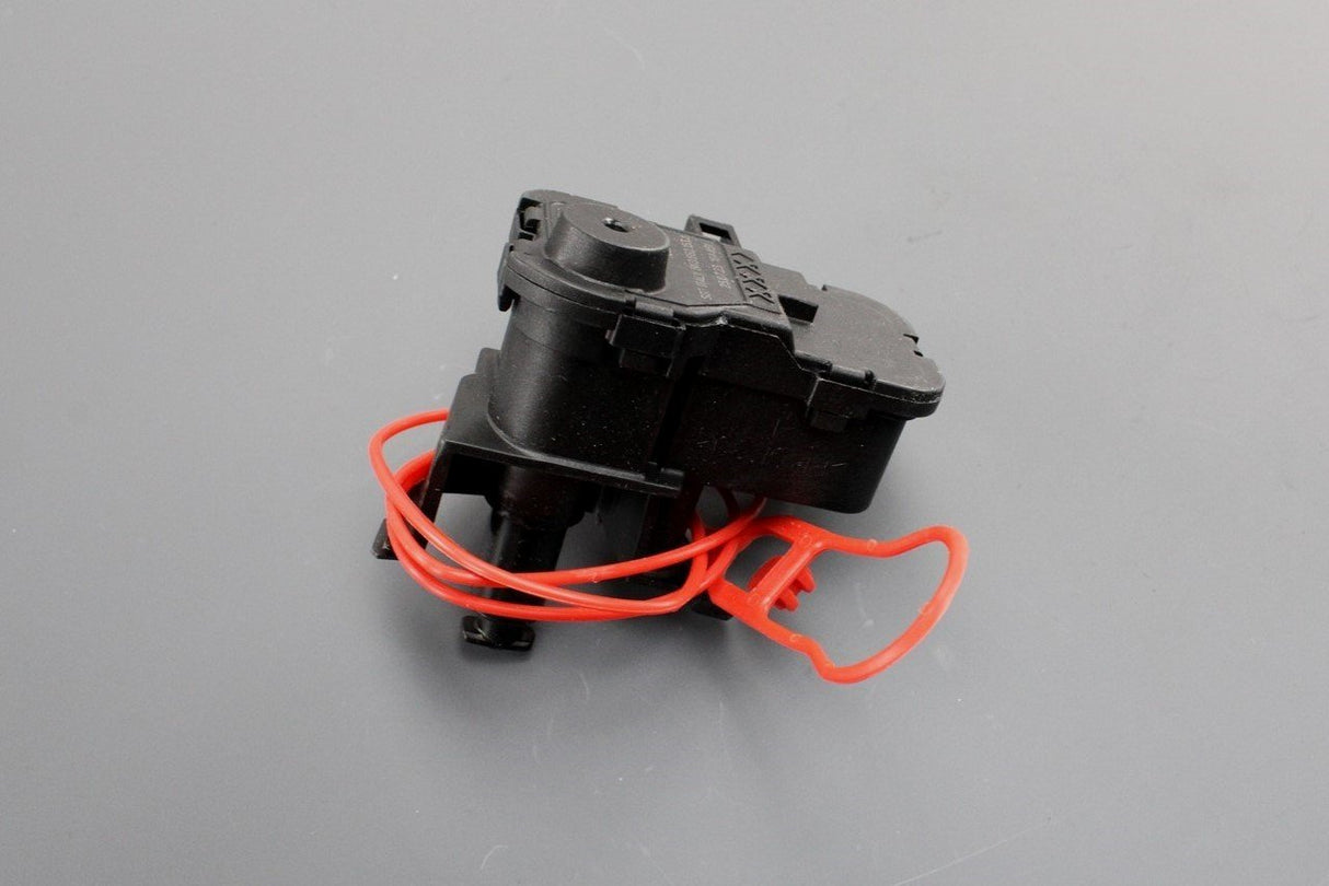Audi A4 S4 RS4 A5 RS5 Q5 fuel filler flap control actuator 8K0862153J