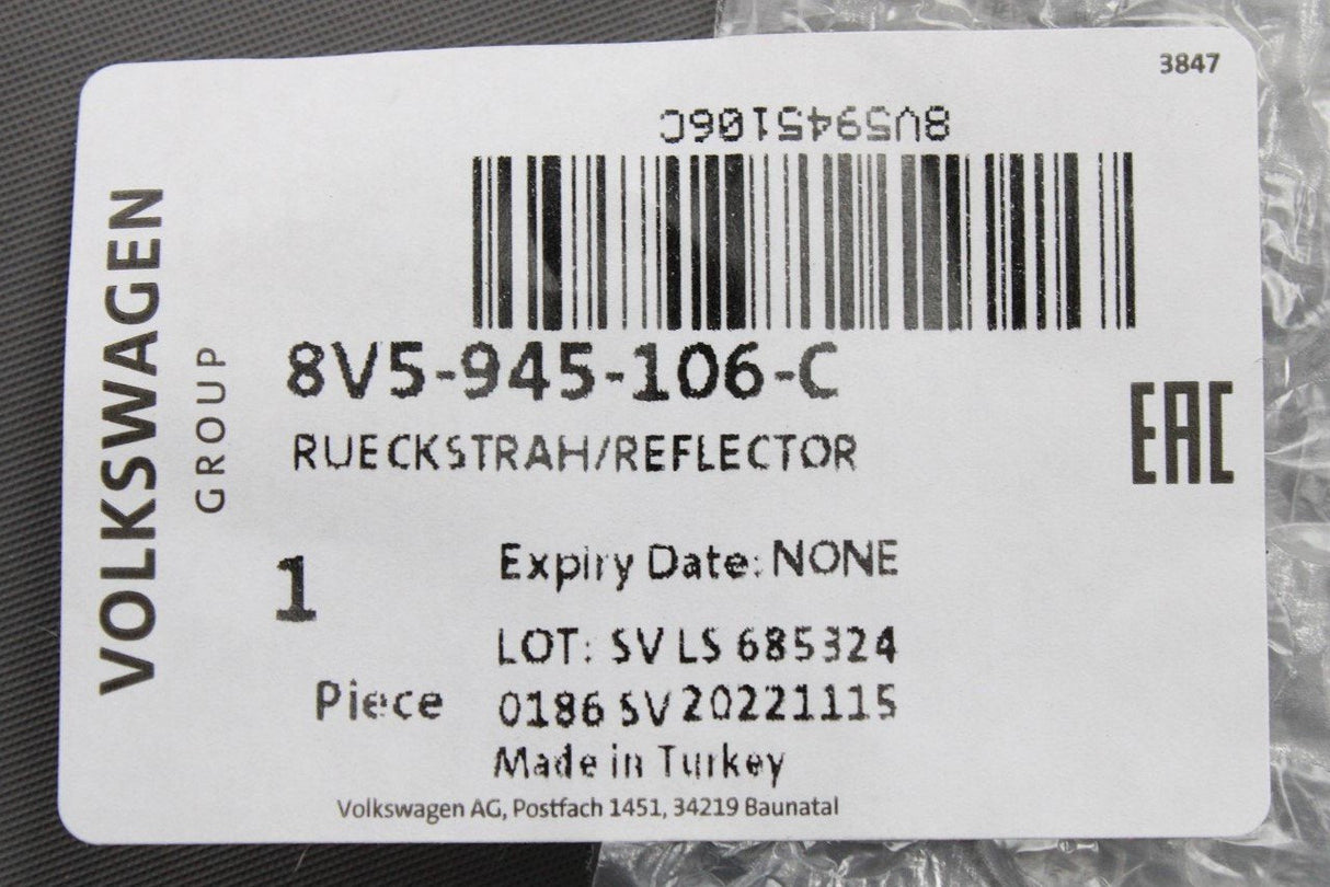 Audi A3 Saloon 2017-20 Rear standard bumper reflector (right) 8V5945106C