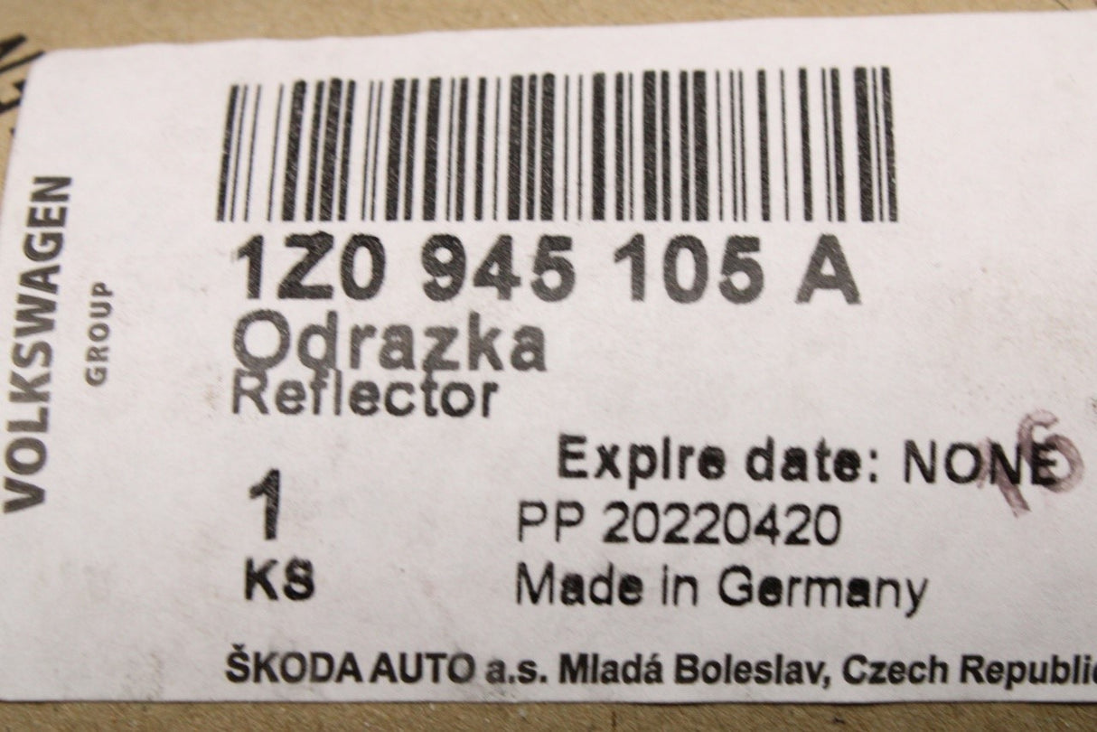 Skoda Octavia 2009-2013 bumper reflector (rear left) 1Z0945105A