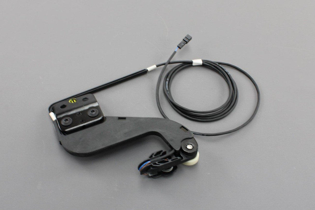 VW Transporter T5 T6 electric sliding door guide, right upper 7E0843436C